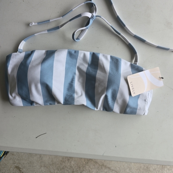 Lively Keep Me Hanging On Bikini Bra Womens Sz M Cabana Stripe Blue White New - Picture 2 of 10